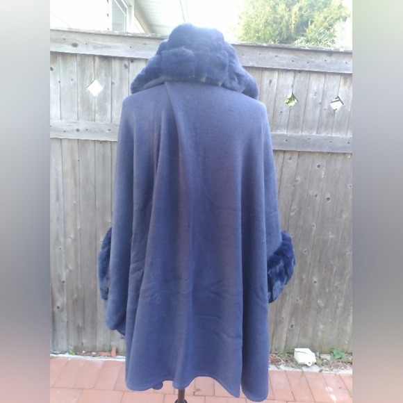 🍁 🎄 Beautiful Jacket faux fur accents OS Navy Blue color 😲 - Picture 7 of 13